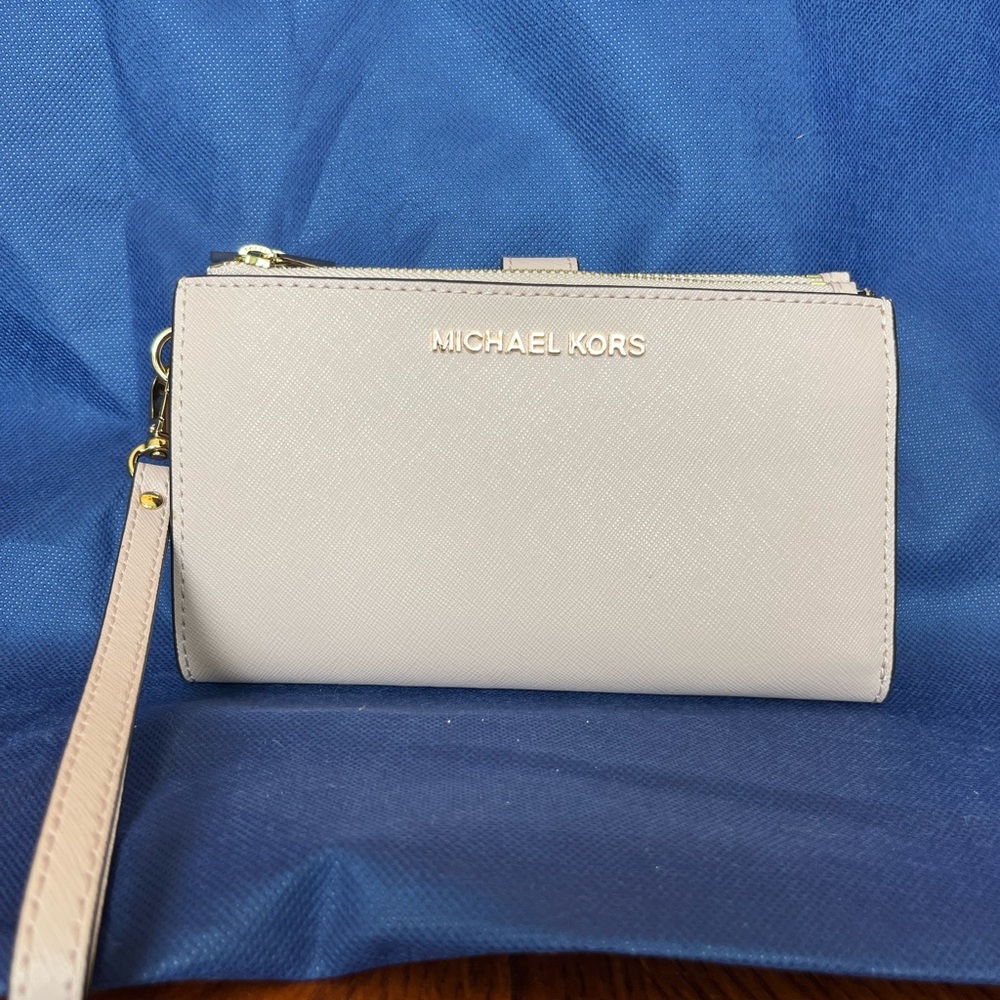Michael Kors Jet Set Wristlet